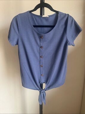 Ribbed Blue Button-Front Tie Hem Short Sleeve Top
